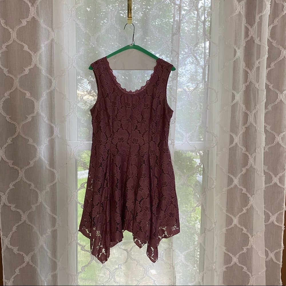 Sleeveless Lace Dress